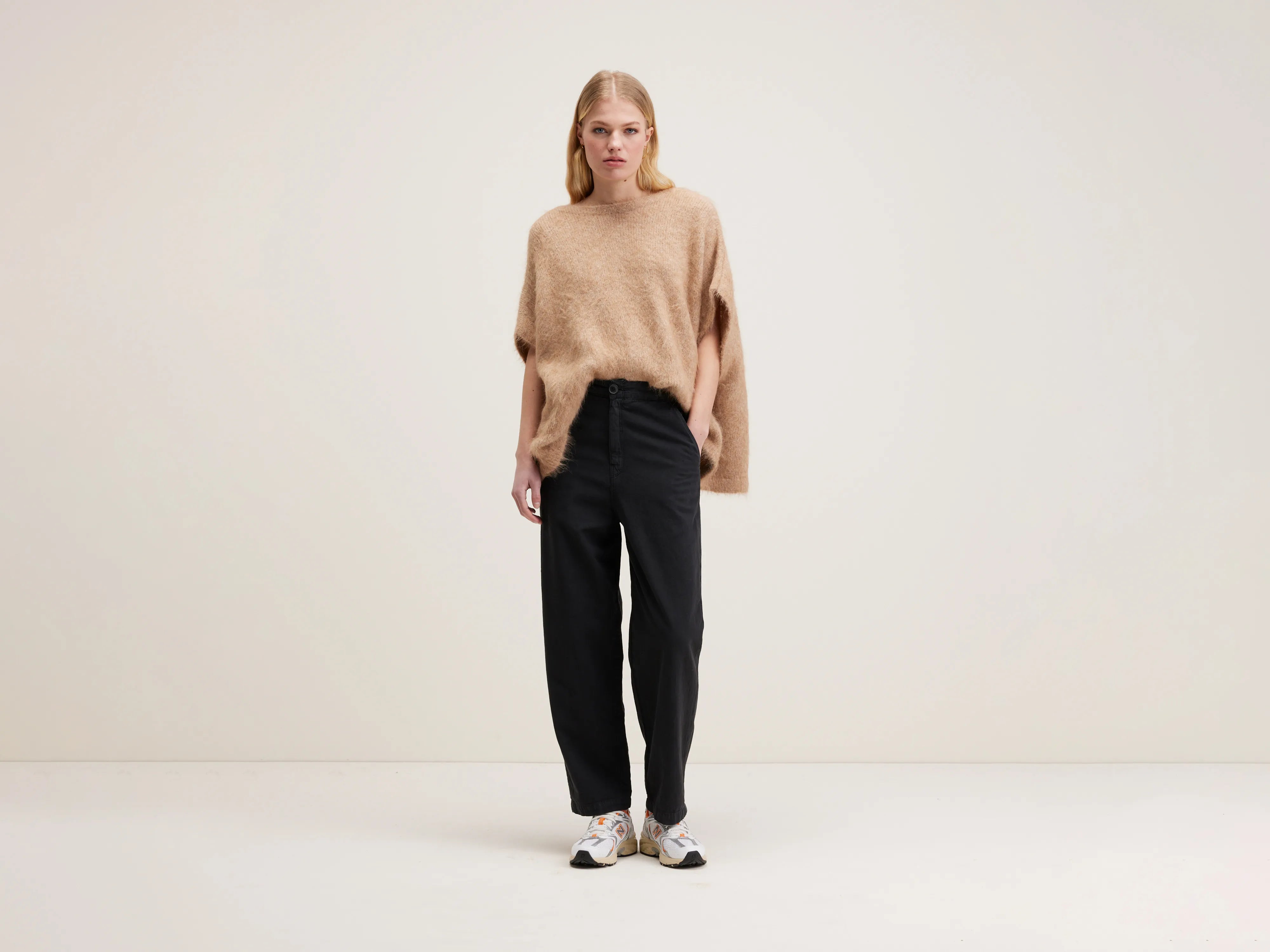 Pasop relaxed trousers (242 / W / OFF BLACK)