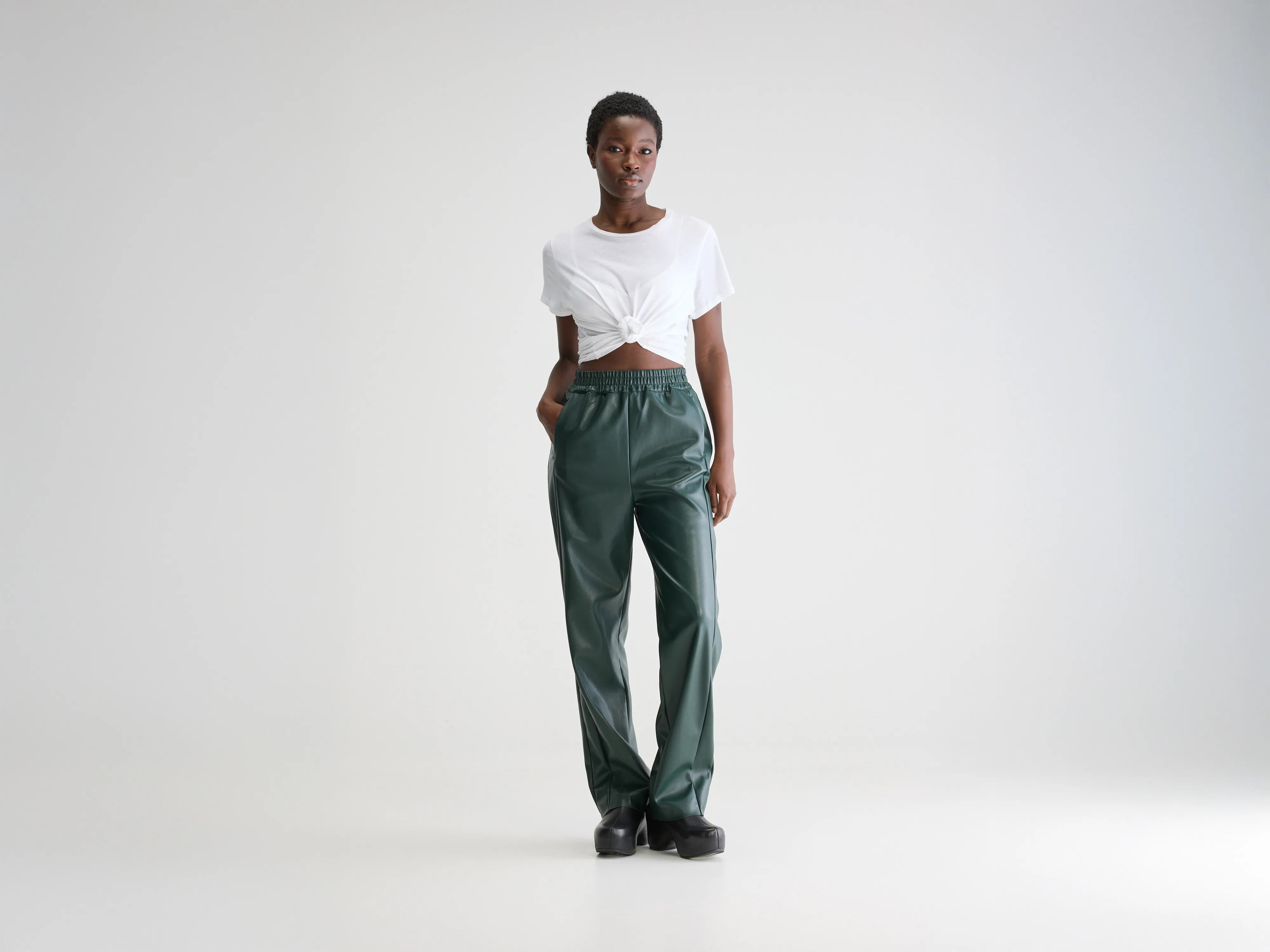 Janda faux leather trousers (251 / W / HUNTER)